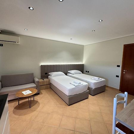 Garden Villa Apartments Sarandë Exteriör bild