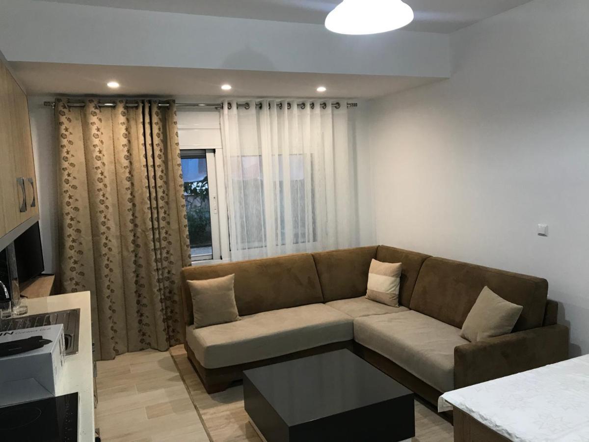 Garden Villa Apartments Sarandë Exteriör bild