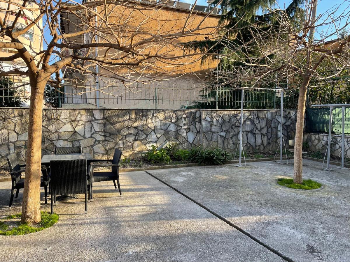 Garden Villa Apartments Sarandë Exteriör bild