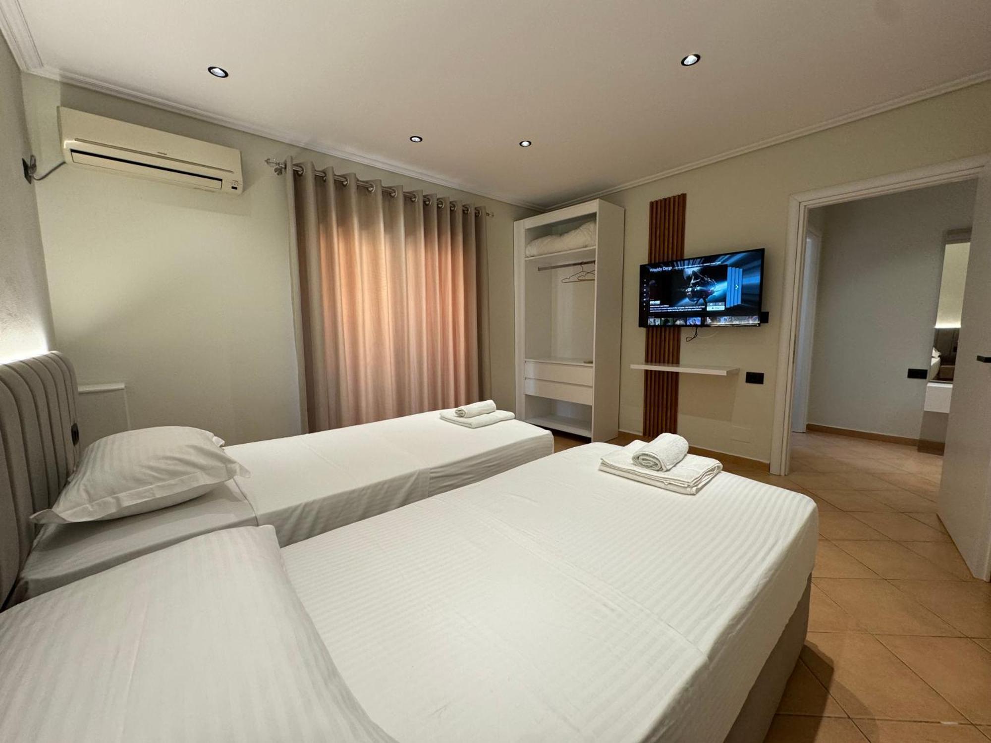 Garden Villa Apartments Sarandë Exteriör bild