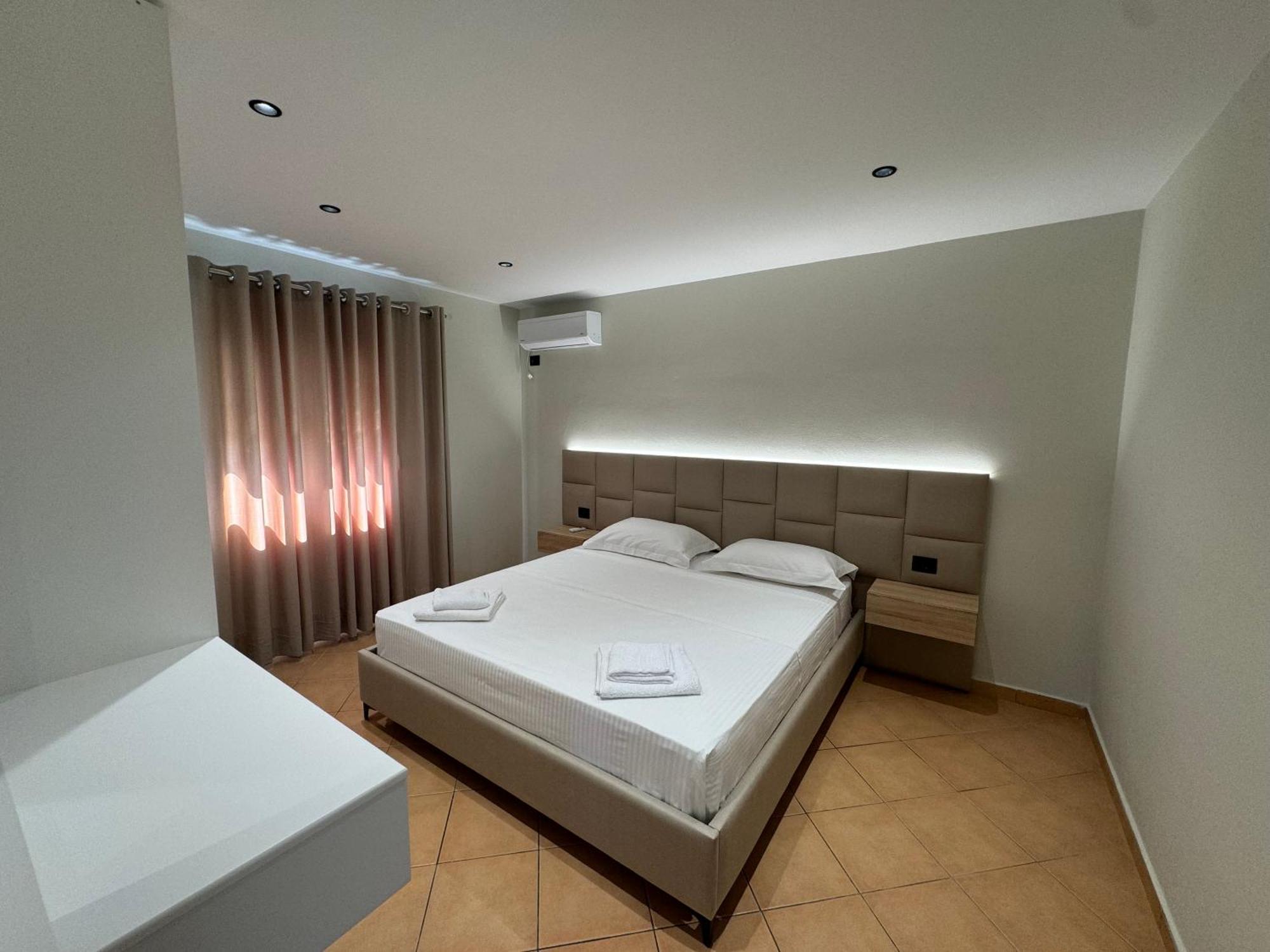 Garden Villa Apartments Sarandë Exteriör bild