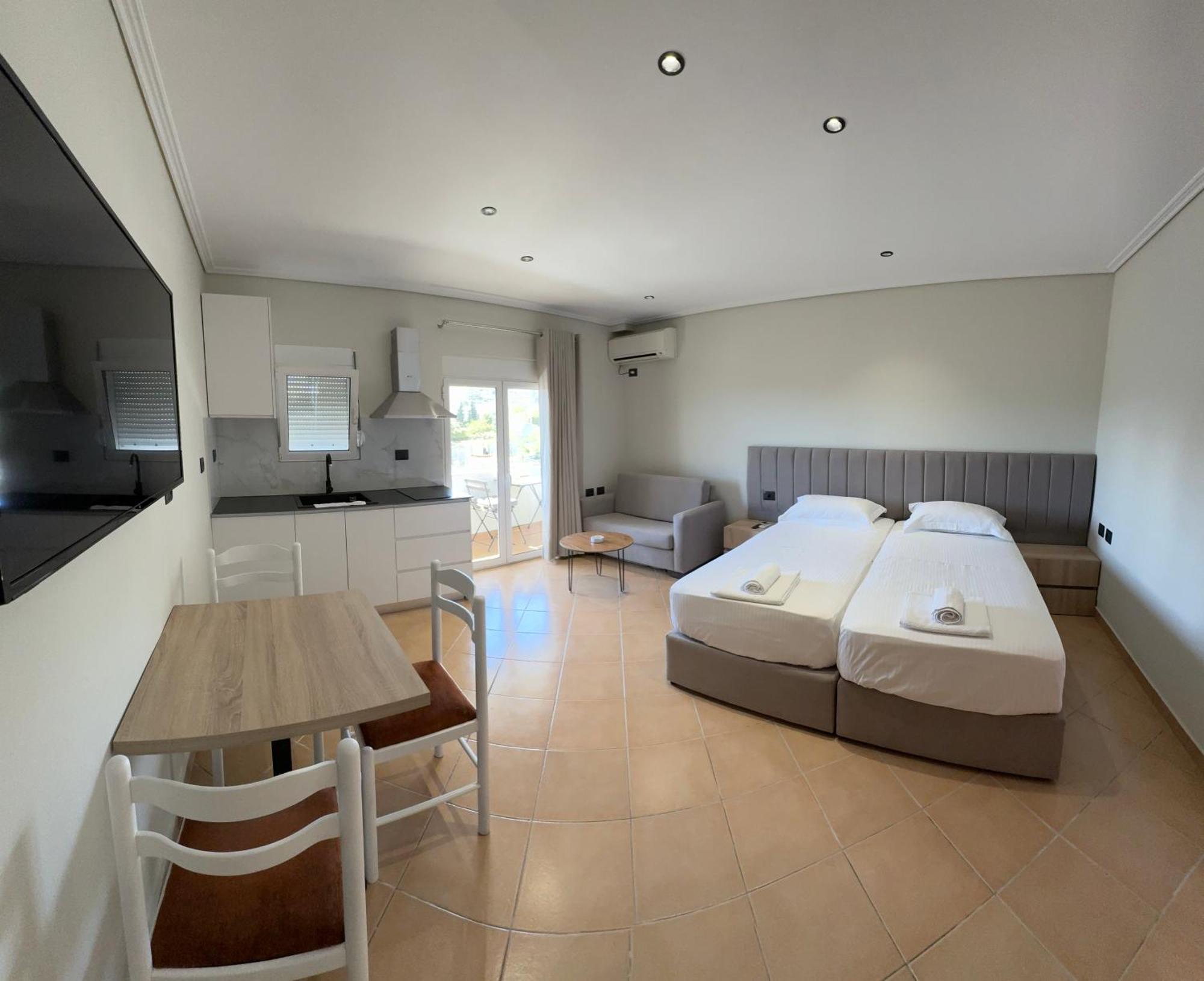 Garden Villa Apartments Sarandë Exteriör bild