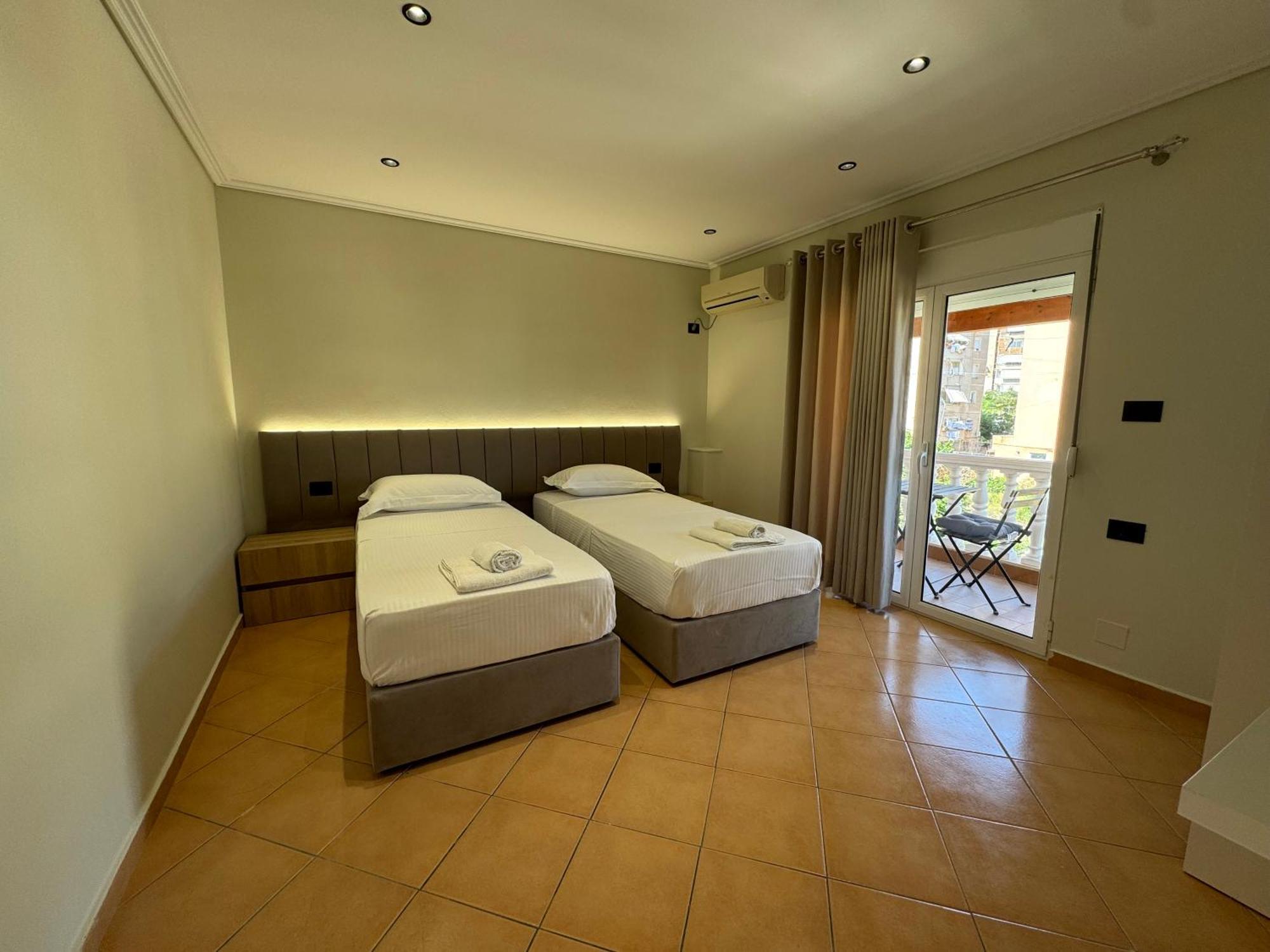 Garden Villa Apartments Sarandë Exteriör bild