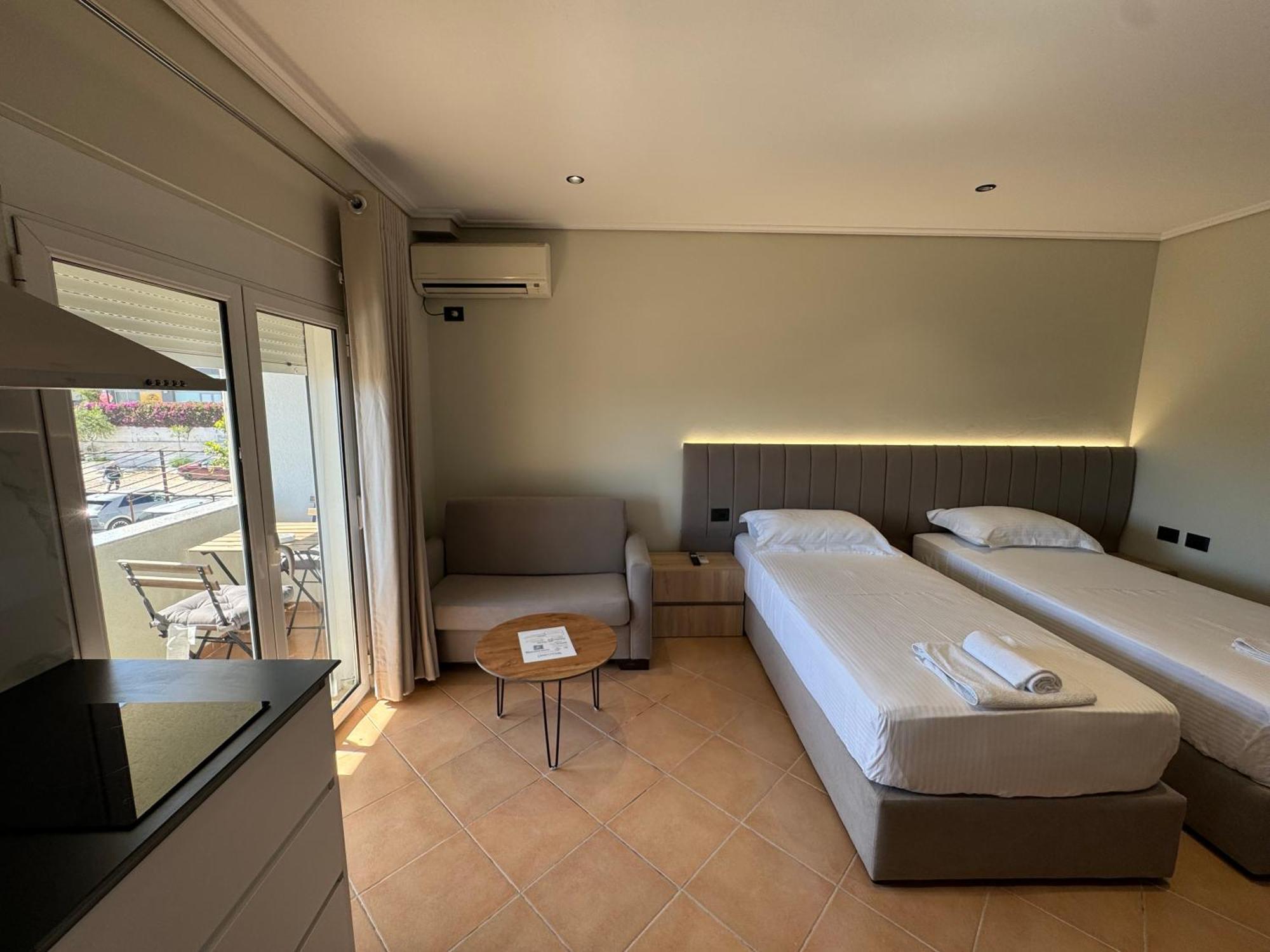 Garden Villa Apartments Sarandë Exteriör bild