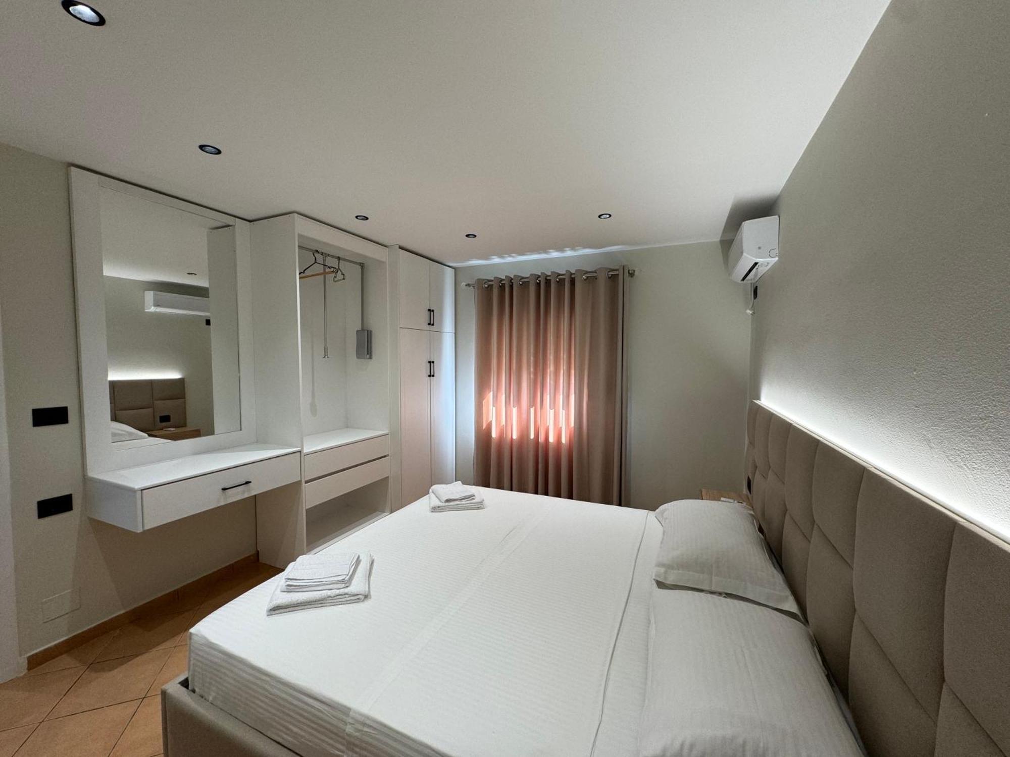 Garden Villa Apartments Sarandë Exteriör bild