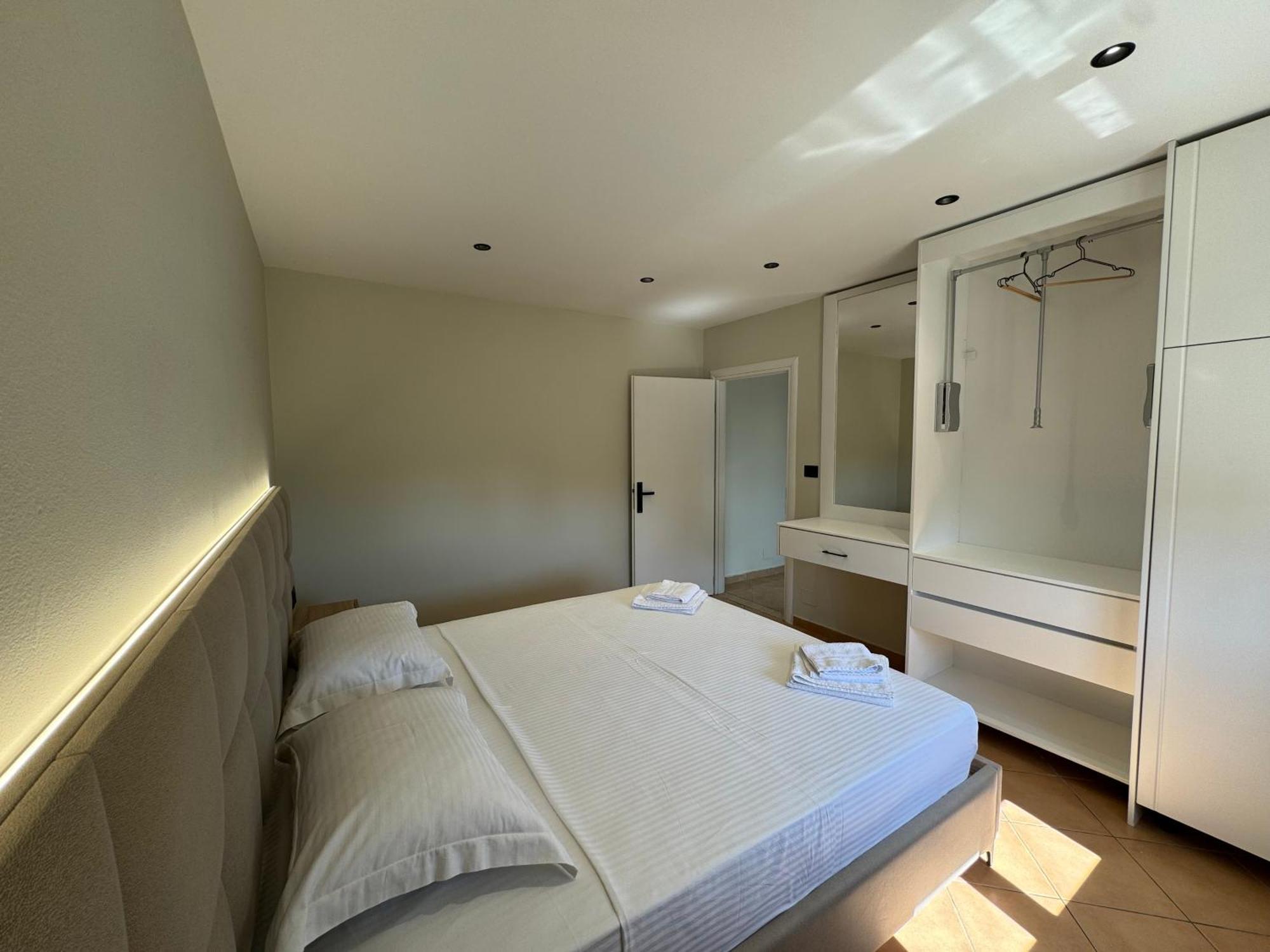 Garden Villa Apartments Sarandë Exteriör bild